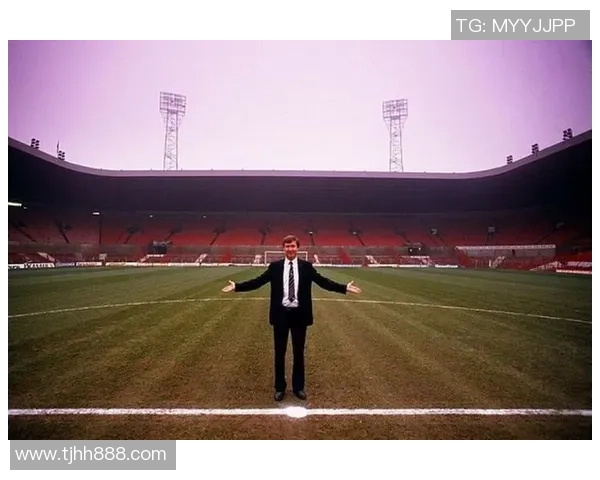 足球明星弗利萨的传奇之路与球场上的辉煌成就揭秘